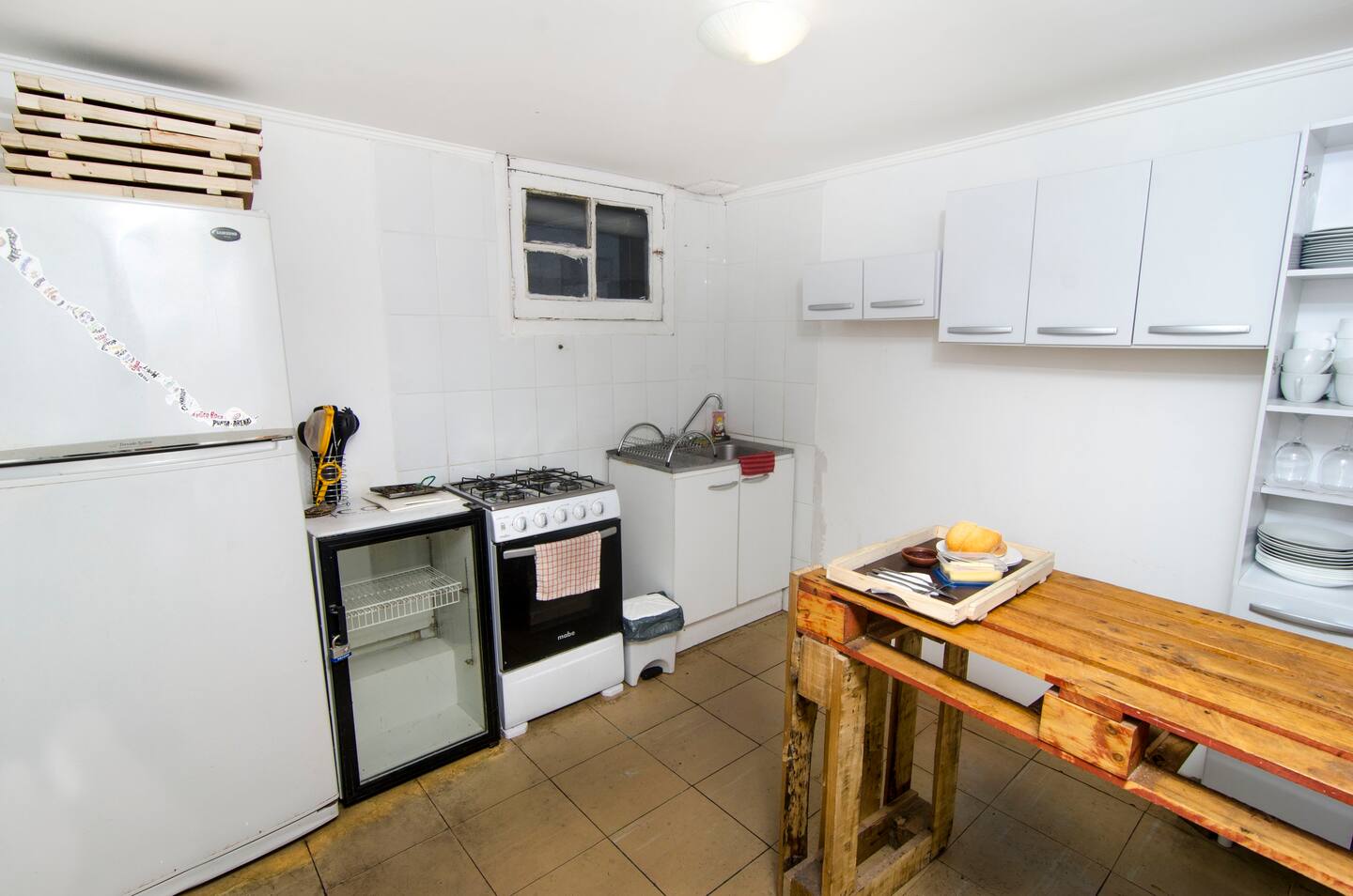 Cocina completamente equipada — Hostal Mi Paz Valparaíso